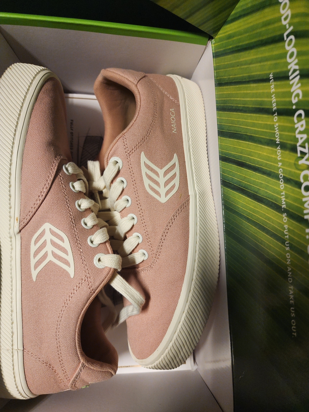 Cariuma Naioca Rose Canvas Ivory Logo Sneaker Sneakers Pink & Cream US
